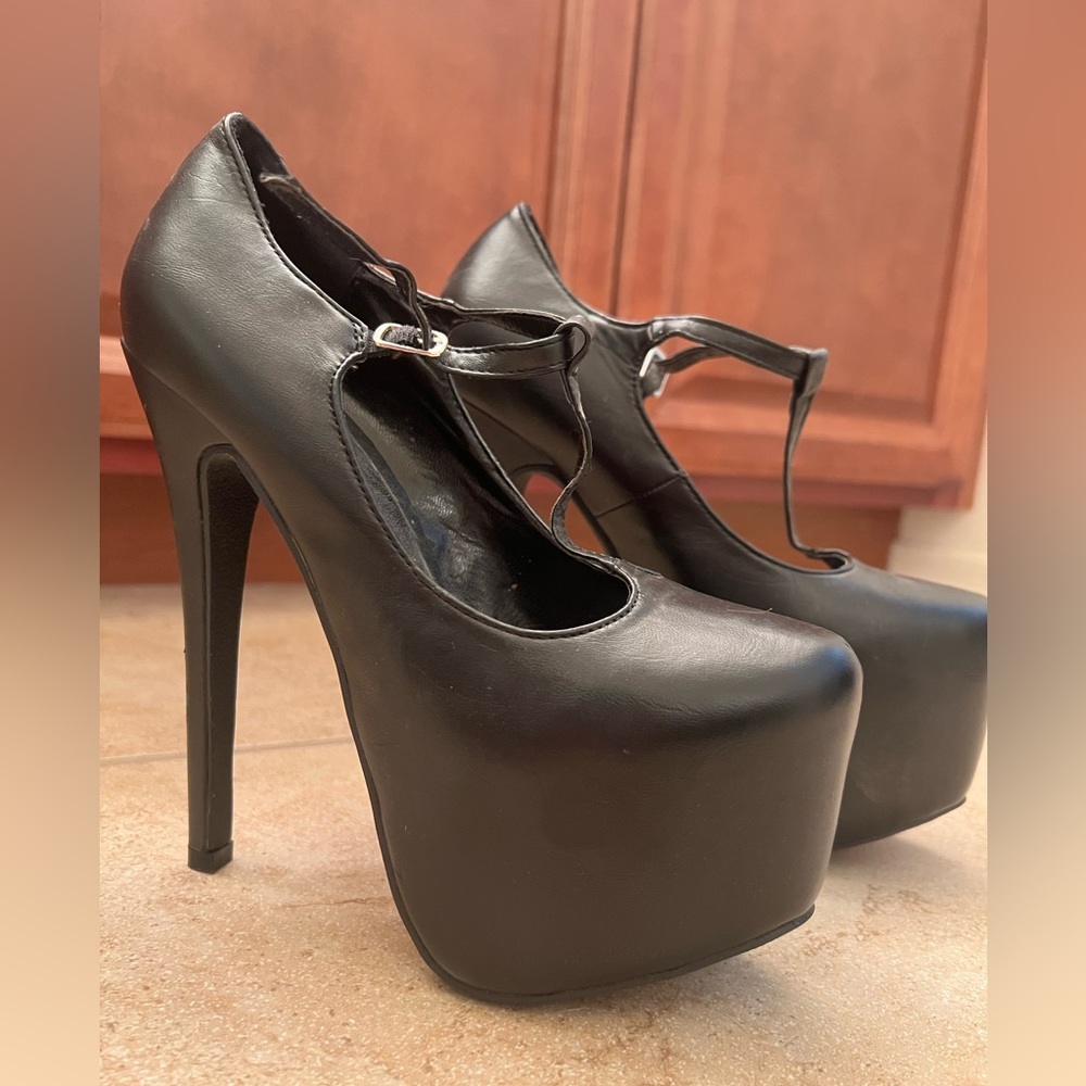 Ami Clubwear Black Strappy Heels Size 6.5